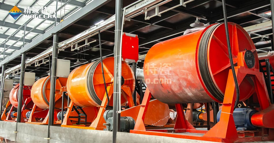 The 5-ton ball mill powder line in the expansion of KINGCERA 